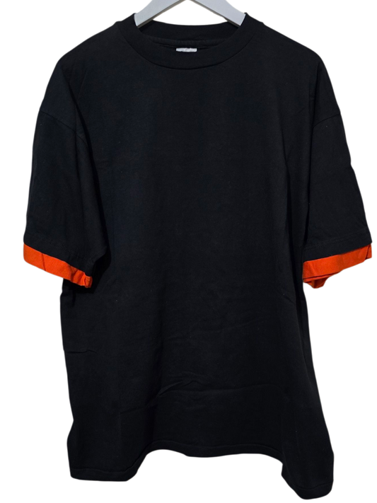 L.A.T Sportswear T-Shirt – Schwarz mit orangefarbenen Ärmeldetails | XL
