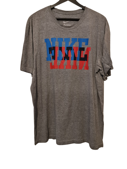 Nike T-Shirt mit blau-rotem Schriftzug | XL