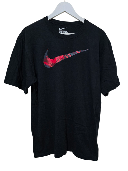 Nike Swoosh T-Shirt – Regular Fit | L